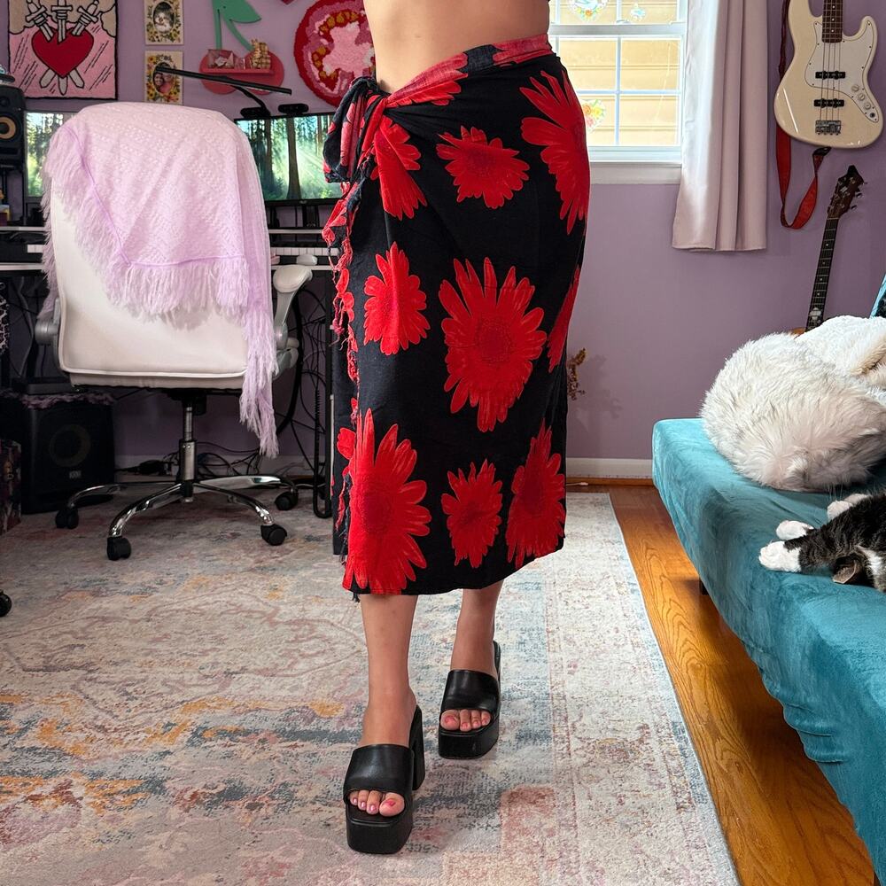 Vintage 90s / Y2K black and red floral sarong wrap skirt
